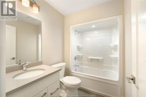 190 Main Street East Unit# 302, Kingsville, ON - Indoor Photo Showing Bathroom