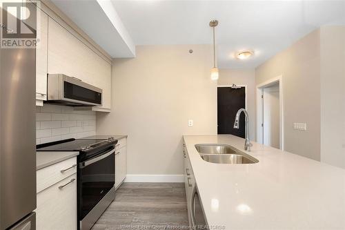 190 Main Street East Unit# 302, Kingsville, ON - Indoor Photo Showing Kitchen With Double Sink With Upgraded Kitchen