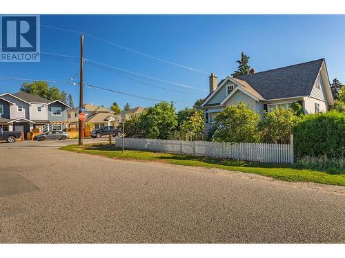 2157 Woodlawn Street, Kelowna, BC - Outdoor