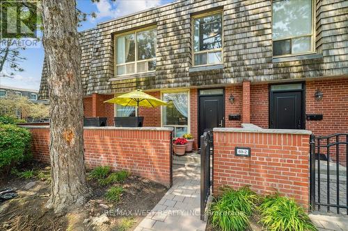 2 - 69 Upper Canada Drive, Toronto, ON - Outdoor