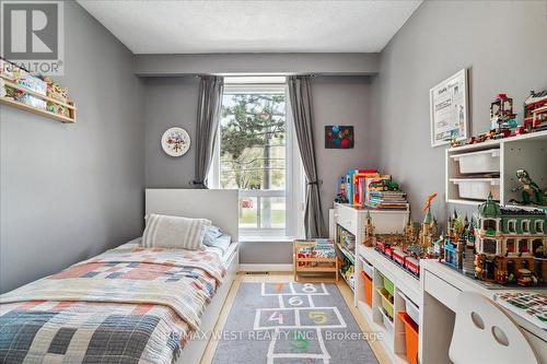 2 - 69 Upper Canada Drive, Toronto, ON - Indoor Photo Showing Bedroom