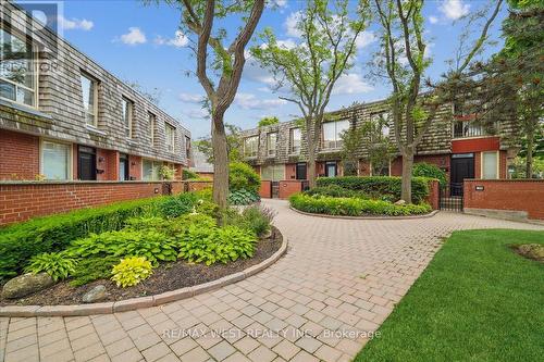 2 - 69 Upper Canada Drive, Toronto (St. Andrew-Windfields), ON - Outdoor