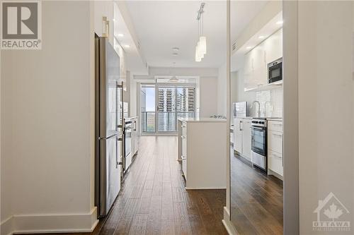 255 Bay Street Unit#1216, Ottawa, ON - Indoor Photo Showing Kitchen With Upgraded Kitchen