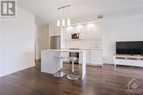 255 Bay Street Unit#1216, Ottawa, ON - Indoor Photo Showing Kitchen With Upgraded Kitchen