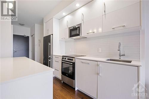 255 Bay Street Unit#1216, Ottawa, ON - Indoor Photo Showing Kitchen With Upgraded Kitchen