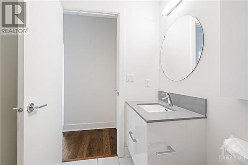 255 Bay Street Unit#1216, Ottawa, ON - Indoor Photo Showing Bathroom