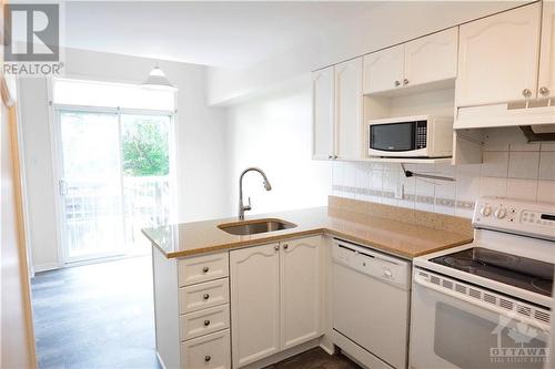 45 Helmsdale Drive, Ottawa, ON - Indoor Photo Showing Kitchen