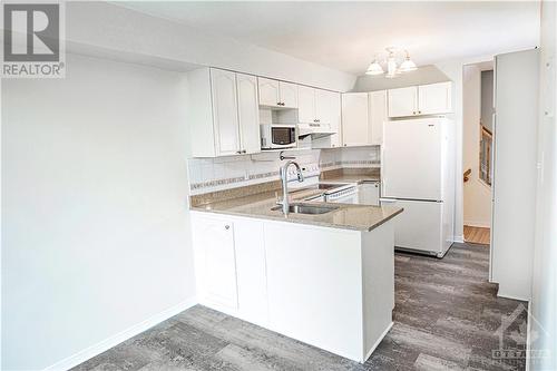 45 Helmsdale Drive, Ottawa, ON - Indoor Photo Showing Kitchen