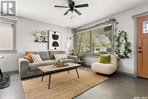 1307 Horace Street, Regina, SK - Indoor Photo Showing Living Room