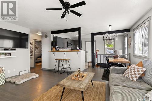 1307 Horace Street, Regina, SK - Indoor Photo Showing Living Room