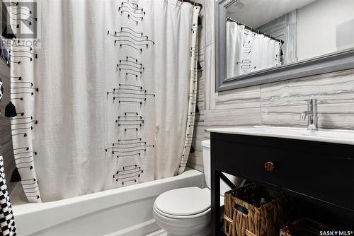 1307 Horace Street, Regina, SK - Indoor Photo Showing Bathroom