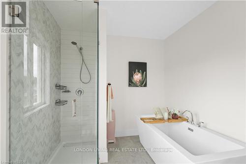 1555 Bob Schram Way, London, ON - Indoor Photo Showing Bathroom