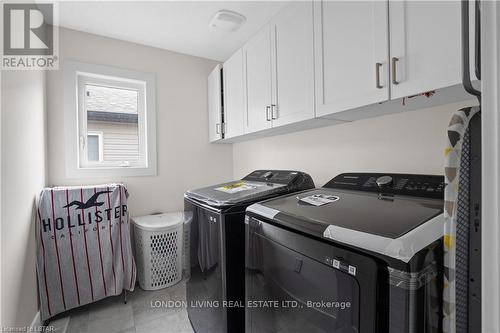 1555 Bob Schram Way, London, ON - Indoor Photo Showing Laundry Room