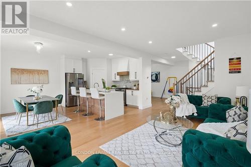 1555 Bob Schram Way, London, ON - Indoor Photo Showing Living Room