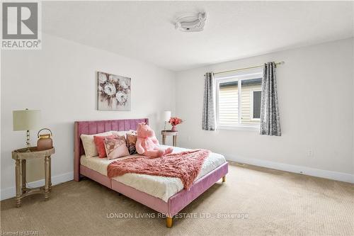 1555 Bob Schram Way, London, ON - Indoor Photo Showing Bedroom