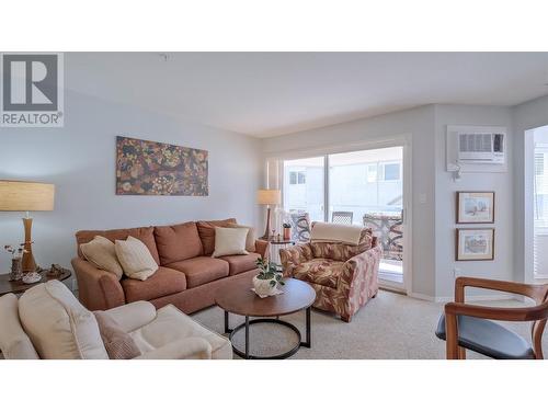 254 Scott Avenue Unit# 202, Penticton, BC - Indoor Photo Showing Living Room