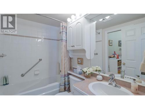 254 Scott Avenue Unit# 202, Penticton, BC - Indoor Photo Showing Bathroom