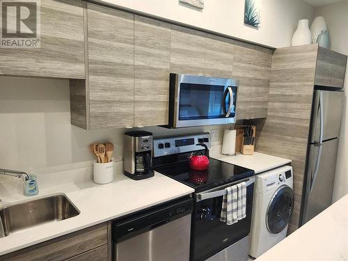 2555 Lakeshore Road Unit# 509, Vernon, BC - Indoor Photo Showing Kitchen