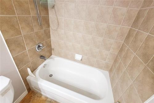 110 Marina Point Crescent, Hamilton, ON - Indoor Photo Showing Bathroom