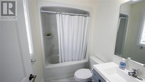 4296 Hope Court, Windsor, ON - Indoor Photo Showing Bathroom