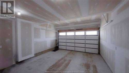4296 Hope Court, Windsor, ON - Indoor Photo Showing Garage