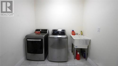 4296 Hope Court, Windsor, ON - Indoor Photo Showing Laundry Room