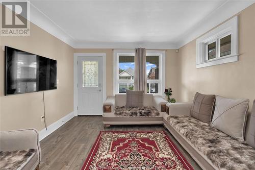 1535 Goyeau Street, Windsor, ON - Indoor Photo Showing Living Room