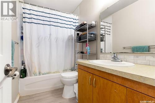 260 Logan Crescent, Regina, SK - Indoor Photo Showing Bathroom