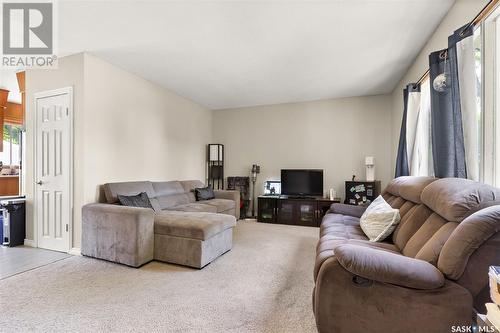 260 Logan Crescent, Regina, SK - Indoor Photo Showing Living Room