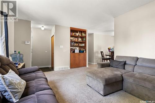 260 Logan Crescent, Regina, SK - Indoor Photo Showing Living Room