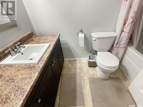332 Alder Place, Swift Current, SK - Indoor Photo Showing Bathroom
