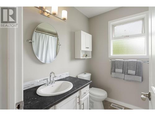 1180 Wintergreen Crescent, Kelowna, BC - Indoor Photo Showing Bathroom