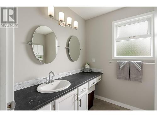 1180 Wintergreen Crescent, Kelowna, BC - Indoor Photo Showing Bathroom