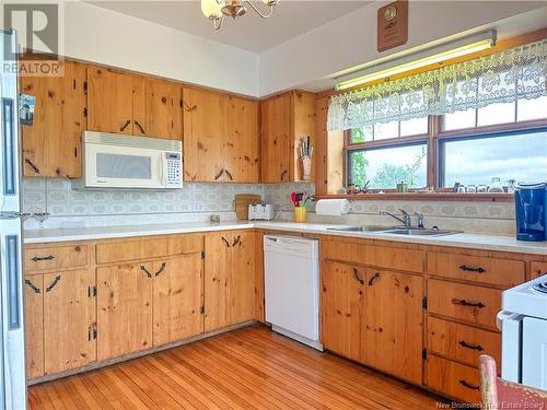 250-251 Mckenna Road, Newburg, NB - Indoor Photo Showing Kitchen With Double Sink