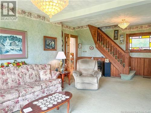 250-251 Mckenna Road, Newburg, NB - Indoor Photo Showing Living Room