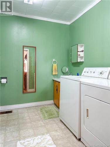 250-251 Mckenna Road, Newburg, NB - Indoor Photo Showing Laundry Room