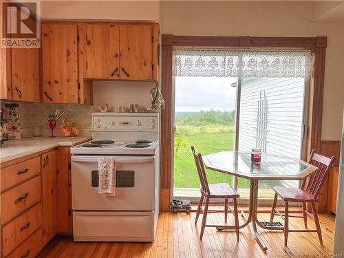 250-251 Mckenna Road, Newburg, NB - Indoor Photo Showing Kitchen