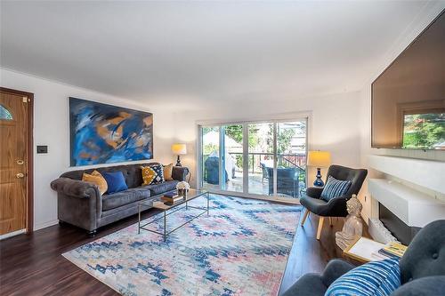 219 St. Clair Boulevard, Hamilton, ON - Indoor Photo Showing Living Room