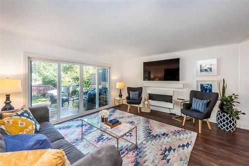 219 St. Clair Boulevard, Hamilton, ON - Indoor Photo Showing Living Room