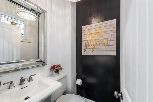 219 St. Clair Boulevard, Hamilton, ON - Indoor Photo Showing Bathroom