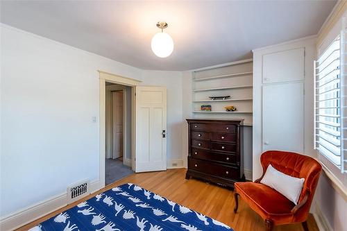 219 St. Clair Boulevard, Hamilton, ON - Indoor Photo Showing Bedroom