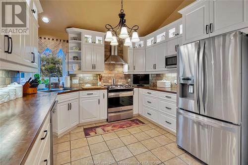 41 Whelan Drive, Amherstburg, ON - Indoor Photo Showing Kitchen With Upgraded Kitchen