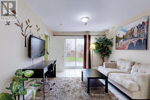 8 Griselda Court, Brampton, ON - Indoor Photo Showing Living Room