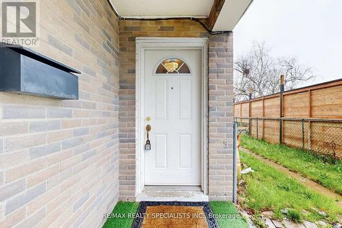 8 Griselda Court, Brampton, ON - Outdoor With Exterior