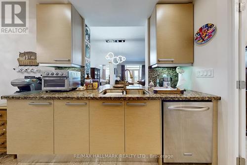 Lph05 - 660 Sheppard Avenue E, Toronto (Bayview Village), ON - Indoor Photo Showing Kitchen