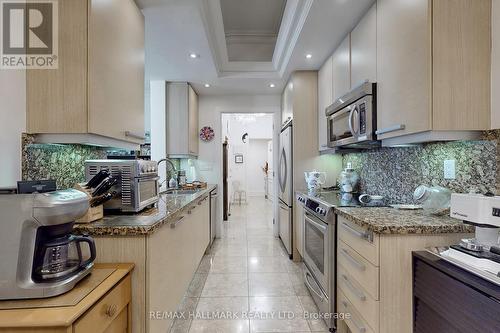 Lph05 - 660 Sheppard Avenue E, Toronto, ON - Indoor Photo Showing Kitchen With Upgraded Kitchen