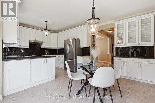 3136 Baron Drive, Mississauga, ON - Indoor Photo Showing Kitchen