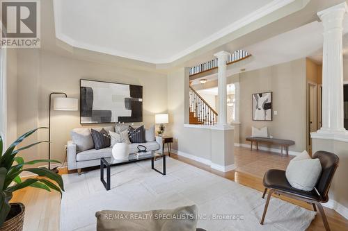 3136 Baron Drive, Mississauga, ON - Indoor Photo Showing Living Room