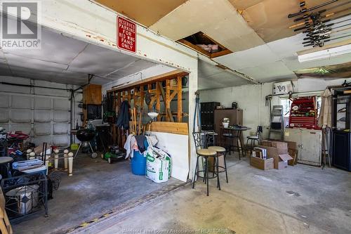142 Centre Street, Essex, ON - Indoor Photo Showing Garage