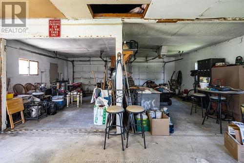142 Centre Street, Essex, ON - Indoor Photo Showing Garage